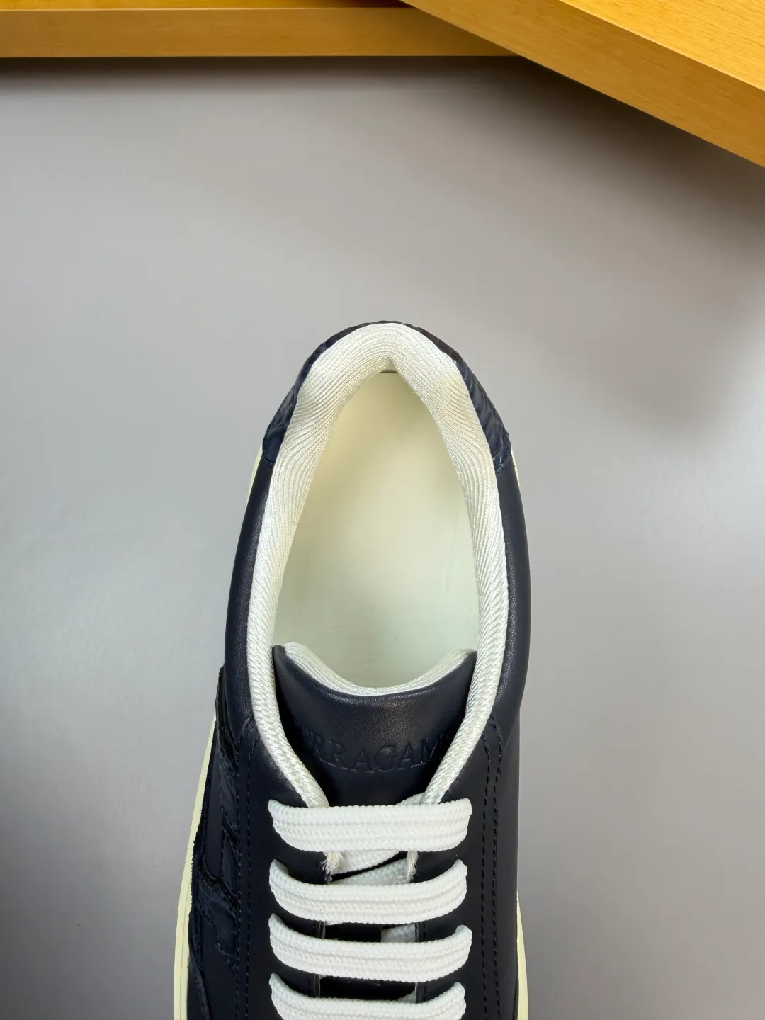 Men's men's shoes 💰440 [New style] 🏃‍♂️🏃‍♂️[Ferragamo] Ferragamo - High-end quality original order·Casual sports shoes -Upper: 🔝Nappa calfskin, suede calfskin, shoe body. Sewing brand totem, tongue air pressure brand logo -Inner: water-dyed cowhide -Outsole: ultra-light TPU foam rubber; molded outsole -Ultra-high quality control and fine workmanship: outstanding (high-end, extravagance, grade) -Size: 38-45 (46, can be customized)